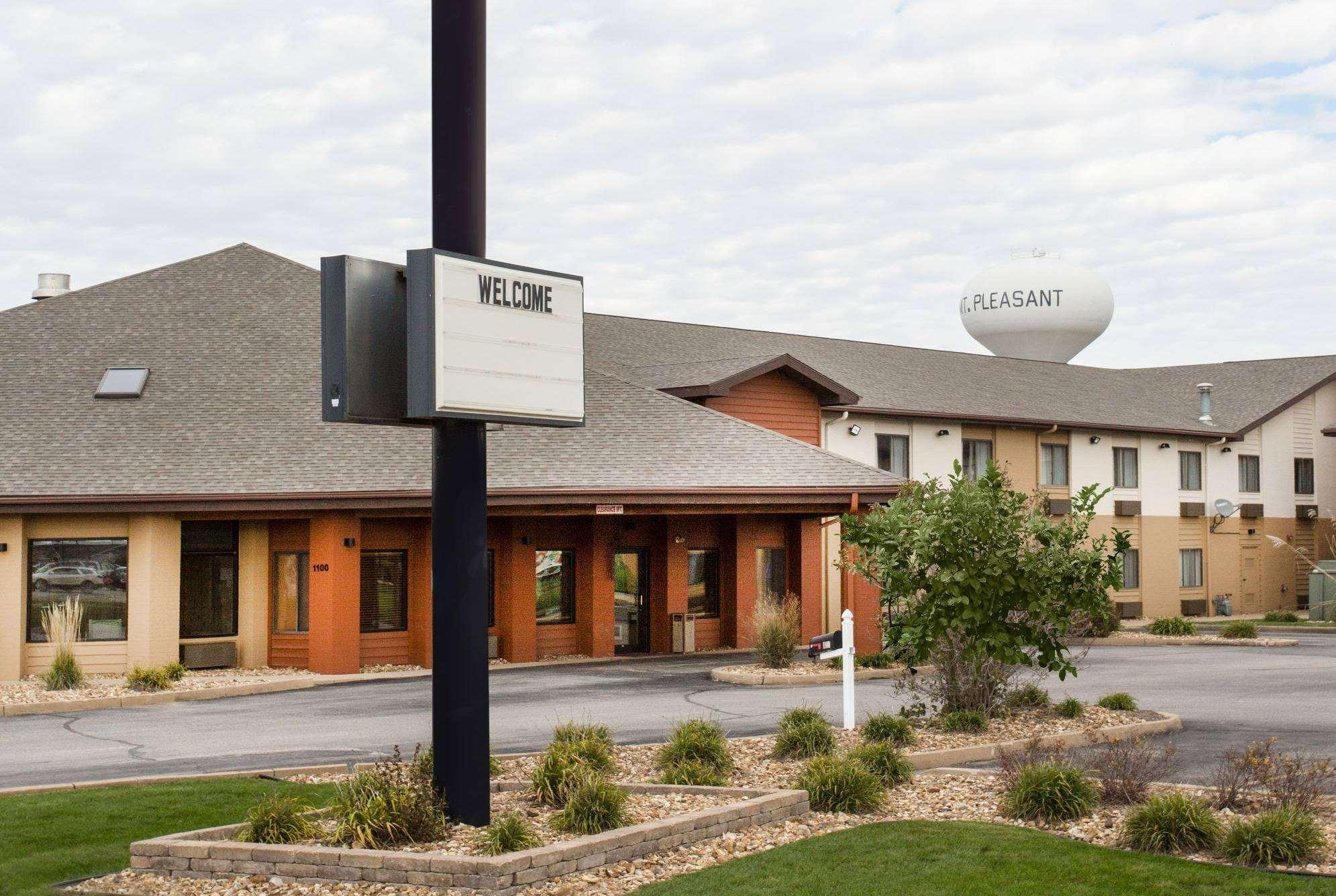 Americinn By Wyndham Mount Pleasant מראה חיצוני תמונה