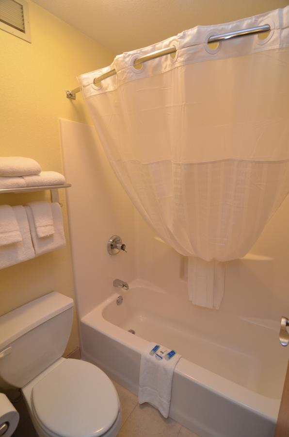 Americinn By Wyndham Mount Pleasant מראה חיצוני תמונה